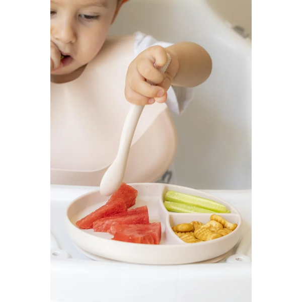 Krem Rengi 3’lü Silikon Yemek Seti – Önlük + Diş Kaşıyıcılı Kaşık + Vakumlu Tabak - 2